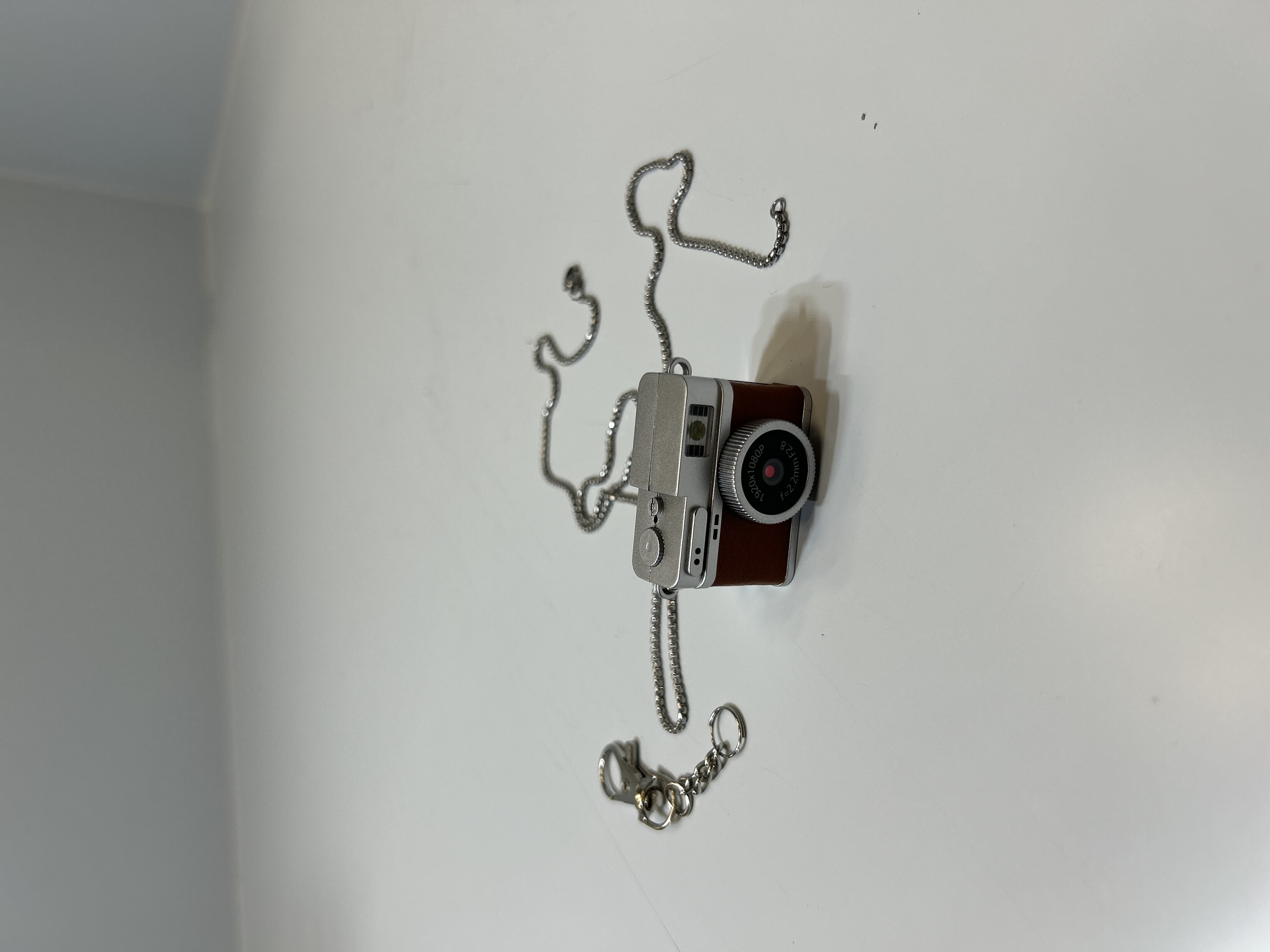 Mini Appareil Photo Pendentif – Capturez Vos Moments en Toute Discrétion 1