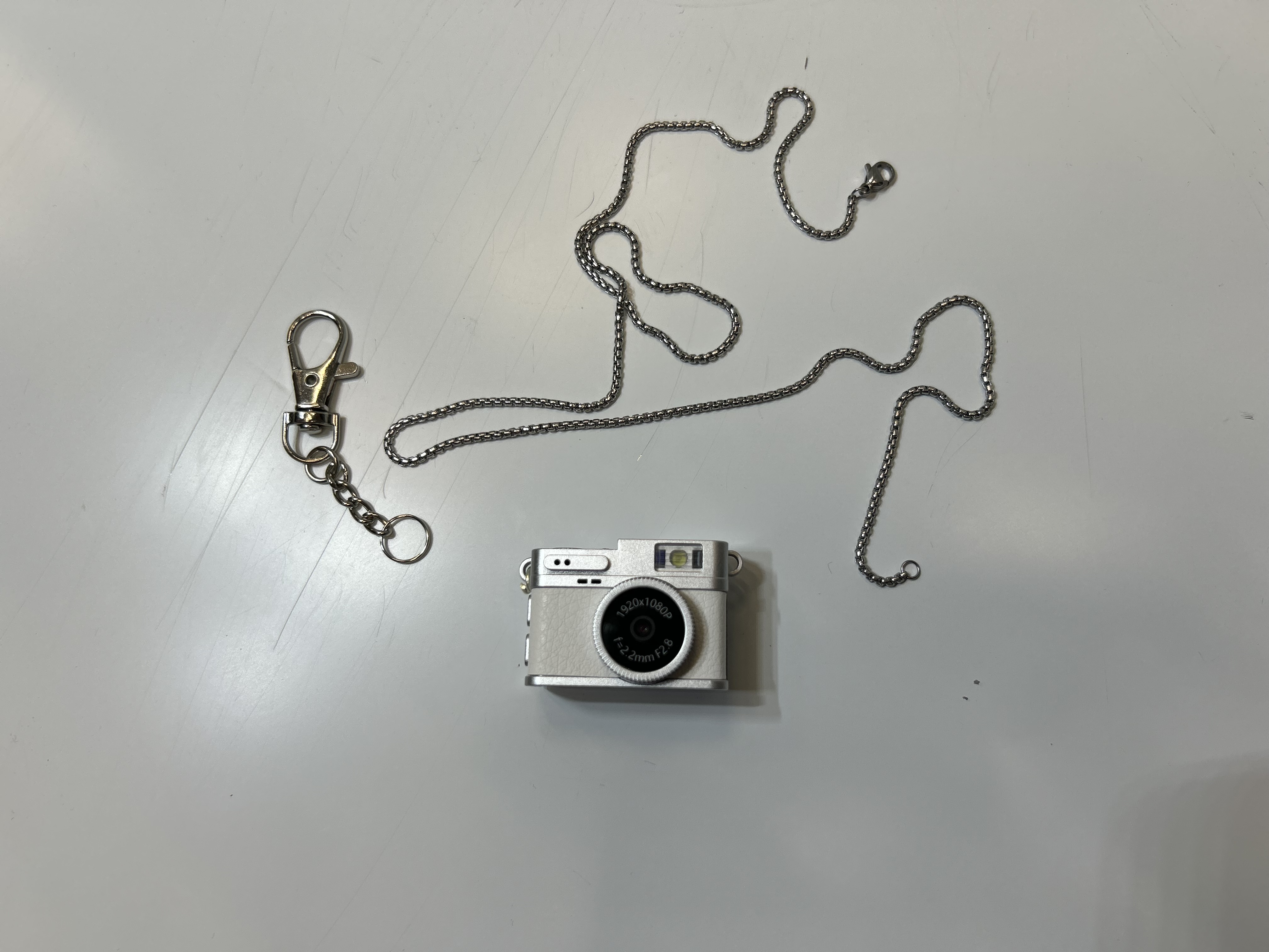 Mini Appareil Photo Pendentif – Capturez Vos Moments en Toute Discrétion 2