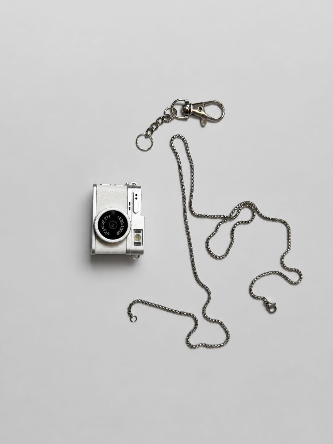 Mini Appareil Photo Pendentif – Capturez Vos Moments en Toute Discrétion 2